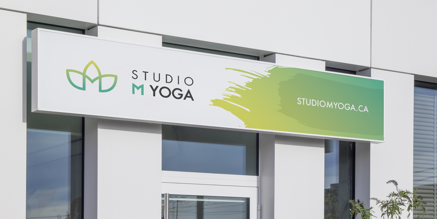 Conception d'un logo, enseigne, flyers publicitaires, affiche, accroche-porte publicitaire et site web pour le Studio M Yoga de Sherbrooke - aide à améliorer votre bien-être physique et mental / 2017 - Réalisation signée Projex Media